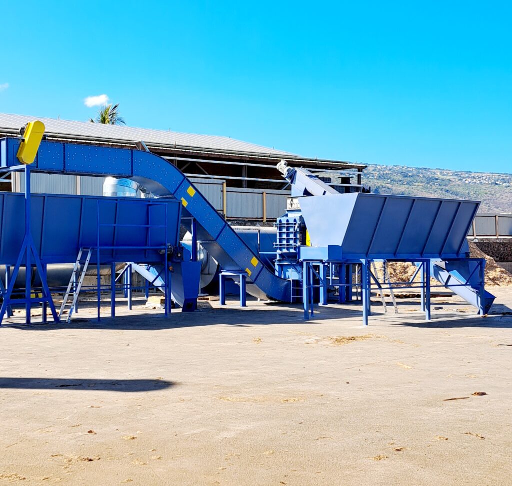 urządzenia do rozdrabniania zrębki oraz suszenia trociny takie jak zbiorniki zasypowe zrębki i trociny, podajniki do transportu surowca, młyn bijakowy oraz linia suszarnicza