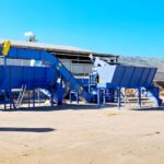 urządzenia do rozdrabniania zrębki oraz suszenia trociny takie jak zbiorniki zasypowe zrębki i trociny, podajniki do transportu surowca, młyn bijakowy oraz linia suszarnicza