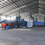 linia do produkcji pelletu z wilgotnych odpadów drzewnych składająca się z linii rozdrabninia odpadów drzewnych, linii suszarniczej oraz urządzeń do granulacji