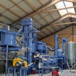 linia do produkcji pelletu, granulator marki Munch model RMP 520, chłodnica pelletu, silos na pellet, maszyna do pakowania pelletu w małe worki foliowe