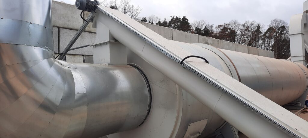 wsyp trocin do bębna suszarniczego