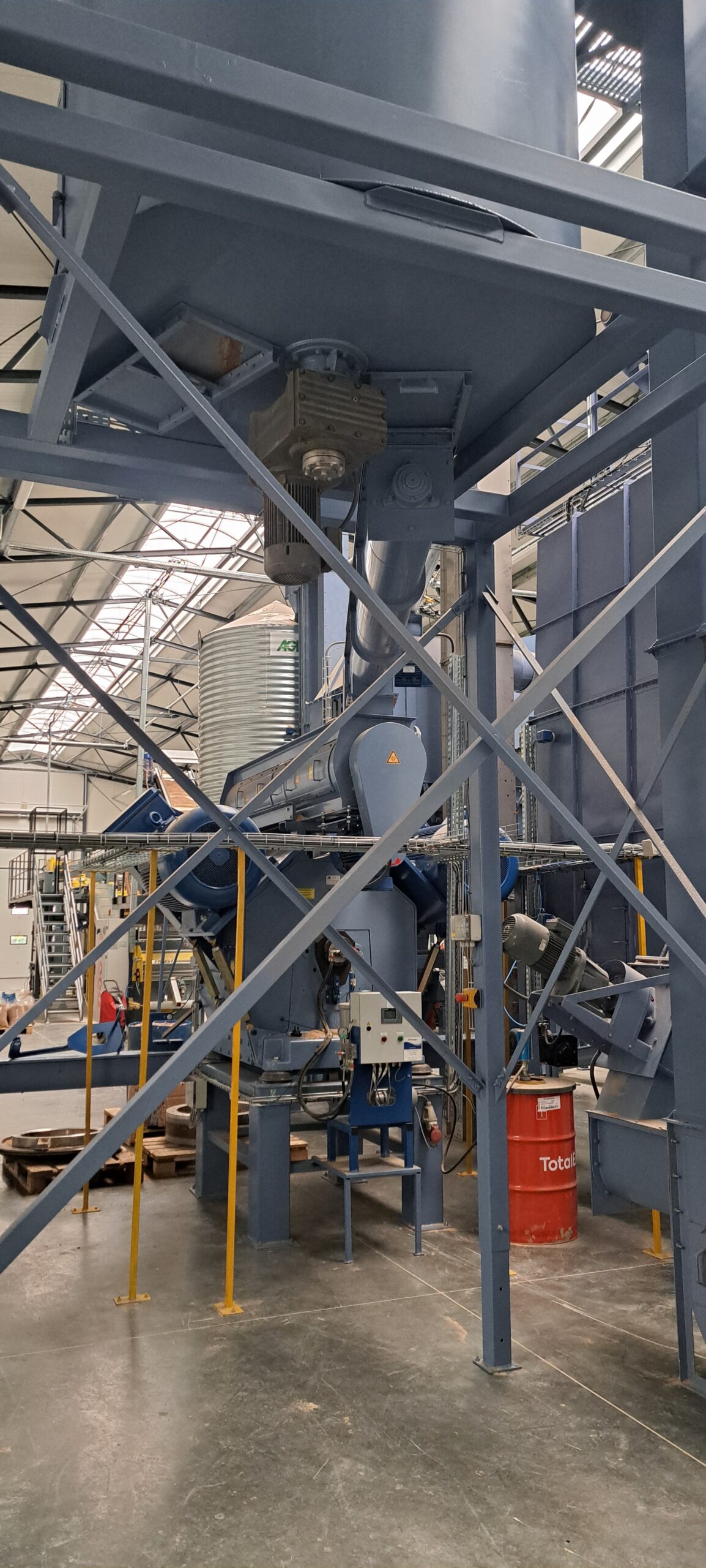 Puffertank mit Mischer vor dem Granulator