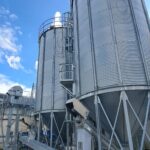 Silos zur Pelletlagerung und Zubringer für den Pellettransport