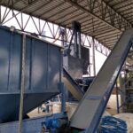 a pellet silo and a feeder transporting pellets to the packaging machine