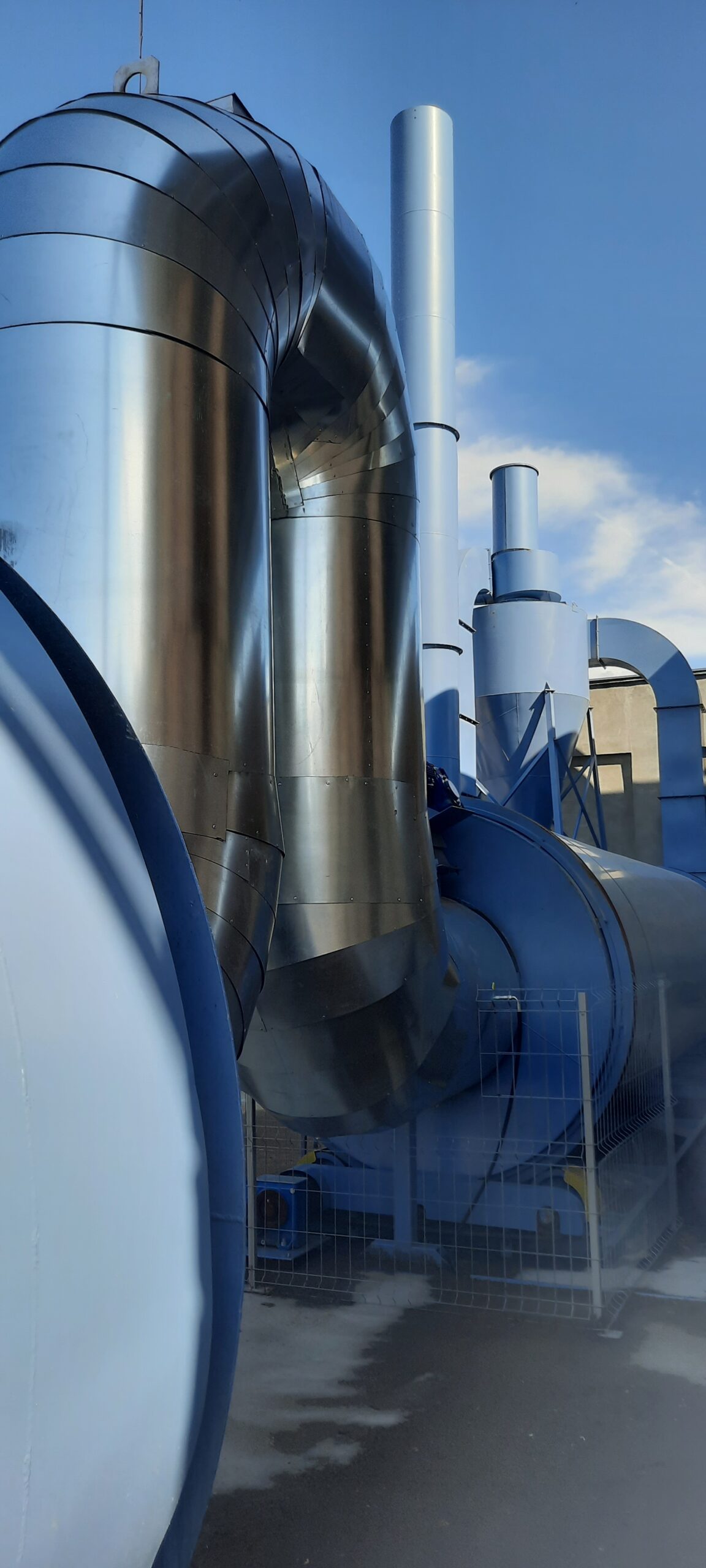 connector connecting the furnace with the drying drum