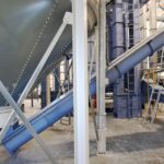 screw feeder for transporting sawdust from the tank to the hammer mill